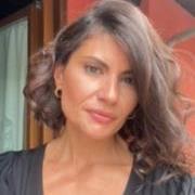 Buongiorno, 
sono laureata in biologia ed ho la certificazione C1 per l'inglese che insegno in vai corsi.